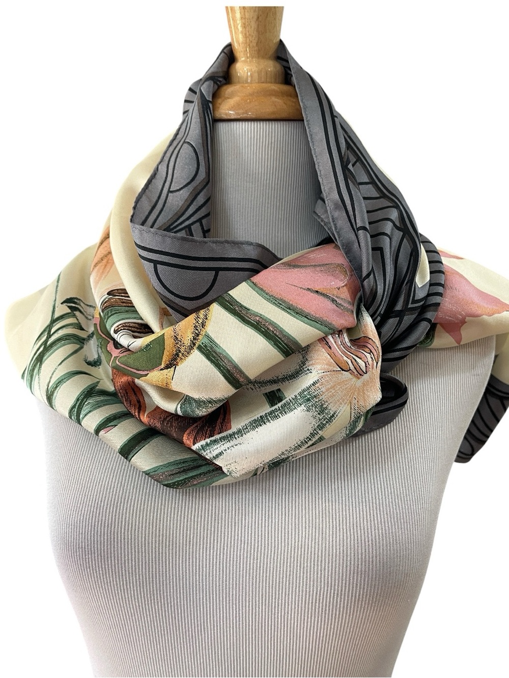 VINTAGE PERRY ELLIS SILK FLORAL SQUARE SCARF MULTICOLOR 35 X 35